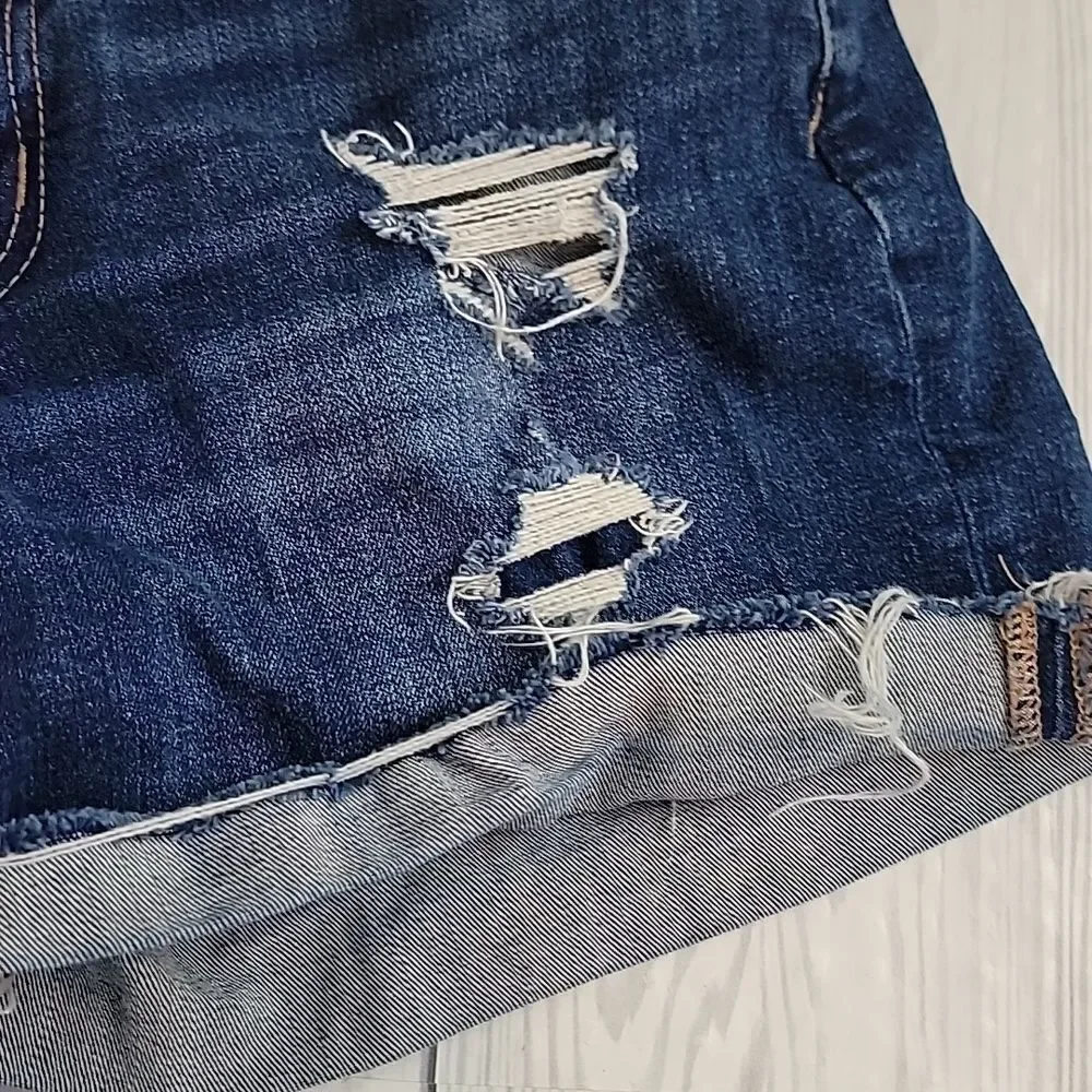 Maurices Distressed Shortie Cuffed Denim Shorts Women's Size 4